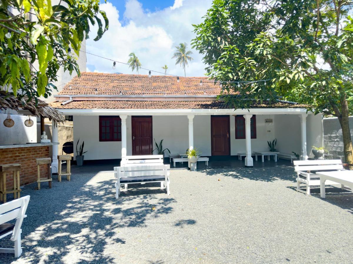 Albergue One Minute Mirissa Exterior foto